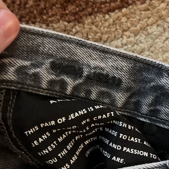 EUC AMERICAN EAGLE OUTFITTERS SIZE 4 MOM JEAN SHORT CUTOFFS DISTRESSED - Picture 7 of 12